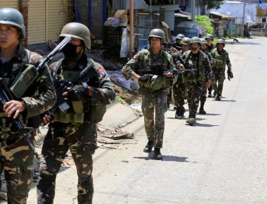 Κλιμάκωση των επιχειρήσεων του στρατού κατά των ισλαμιστών μαχητών στις Φιλιππίνες - Περισσότεροι από 300 νεκροί (φωτό)